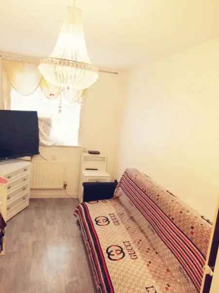 Flat For Rent in Southend-on-Sea, England