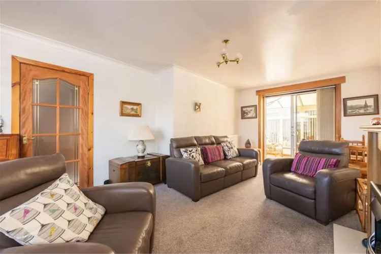 3 Bed House - Terraced with 2 Reception Rooms