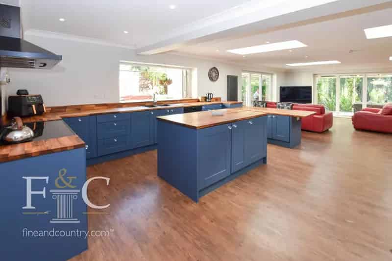 5 Bedroom Semi-Detached House for Sale Cheshunt