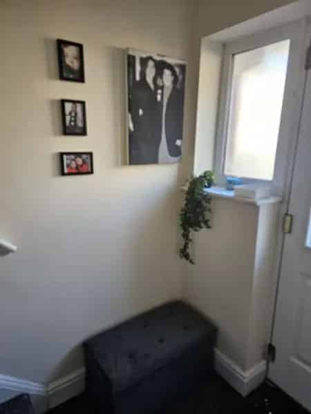 3 Bedroom House with Garden Garage Near Shops and Schools