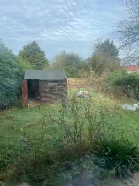 Perfect 3 Bed Property with Massive Garden and Shed