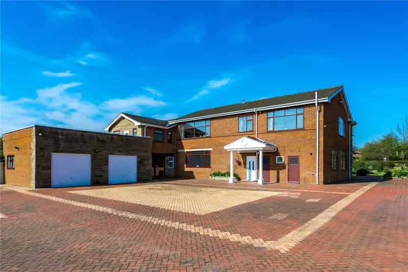 5 Bedroom Detached House with Annex and 2 Acres of Land