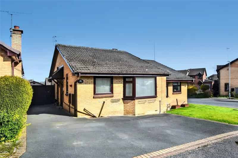2 Bed Extended Bungalow Stunning Landscaped Garden Ample Parking