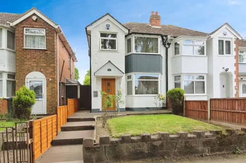 3 Bedroom Semi Detached House Birmingham