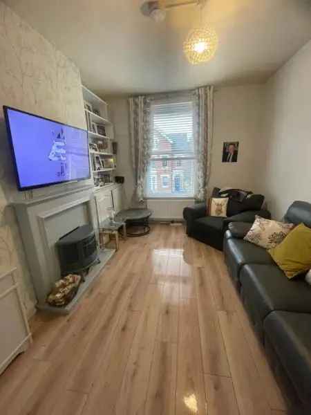 Flat For Rent in Southend-on-Sea, England