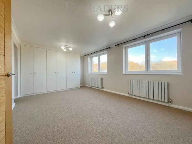 Flat For Rent in Kingsway, Hove, England