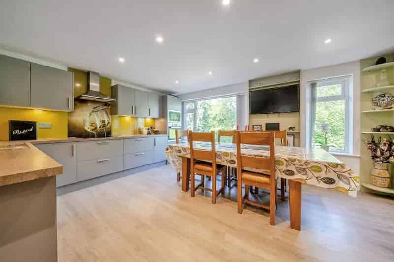 4 bed house for sale
