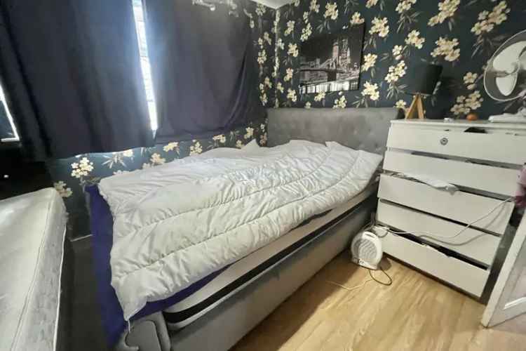 Three Bedroom Semi-Detached House NG8