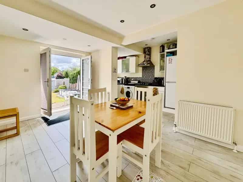 3 Bedroom Semi Detached House To Rent Pype Hayes