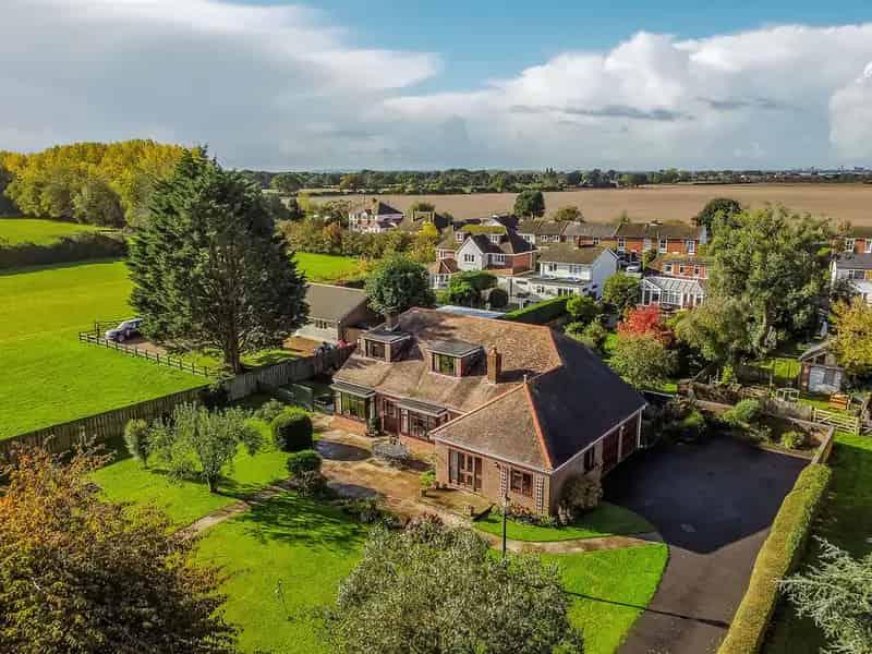 5 Bedroom Detached House with Barn Hayling Island