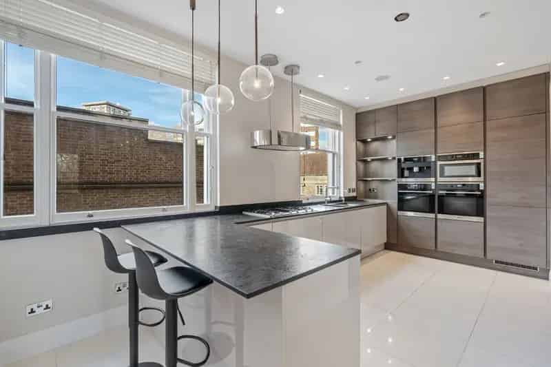 Luxury Mansion Block Apartment with Garden Access