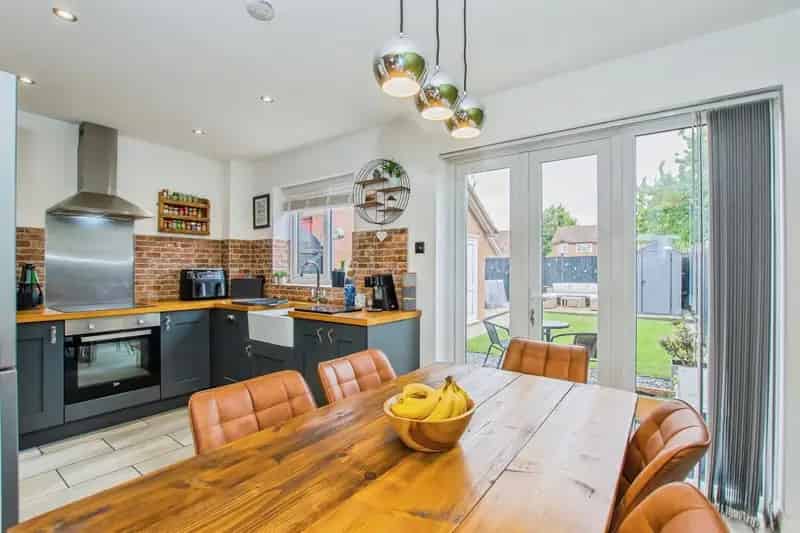 Family Home in Desirable Village Location