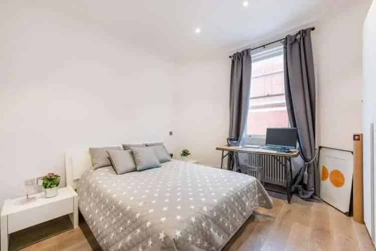 5 Bed Flat for Sale in Prestigious Earls Court Mansion Block
