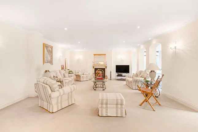 Town house for sale in Hocroft Road, Hampstead, London NW2, United Kingdom