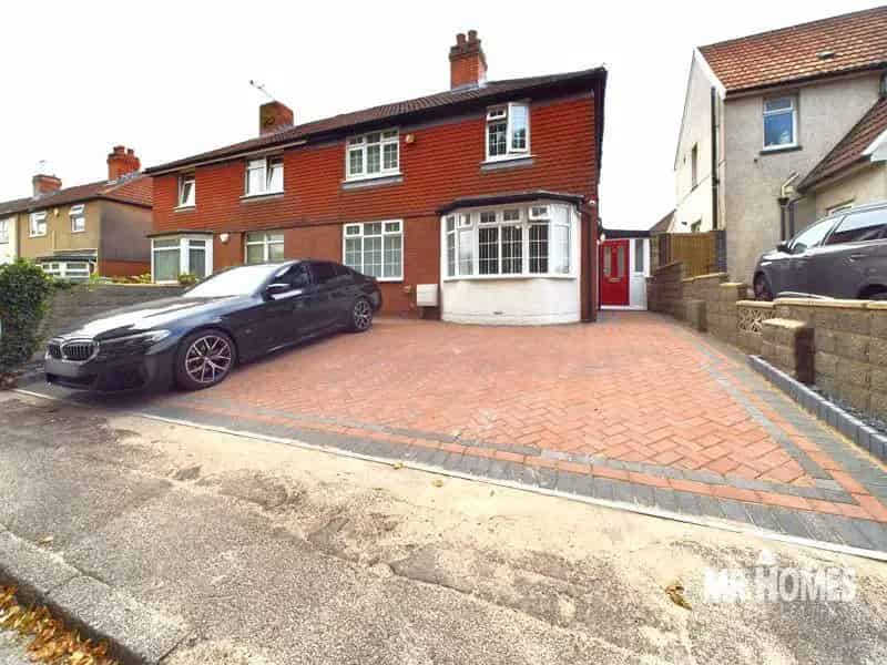 3 Bedroom Semi-Detached House for Sale in Cardiff