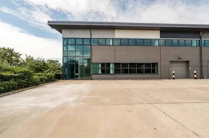 Modern Warehouse to Let Acton 9000 sq ft