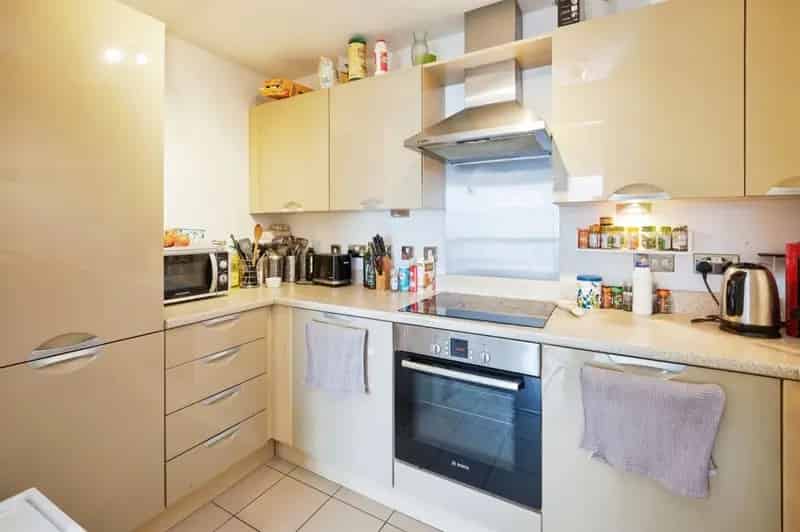 Spacious Apartment with Balcony & Parking Two Double Bedrooms