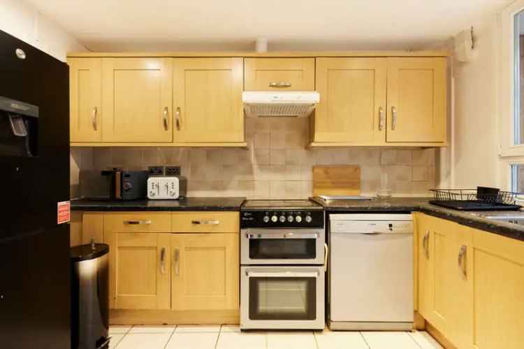 3 Bedroom Flat for Sale near Oval Station London SE5