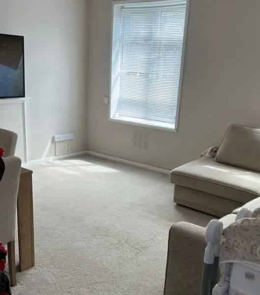 2 Bedroom Flat SW8 - New Carpets, Windows, Near Tube & Amenities
