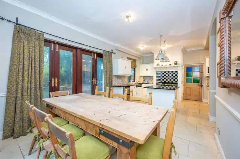 4 Bed House for Sale with 2 Bed Annex