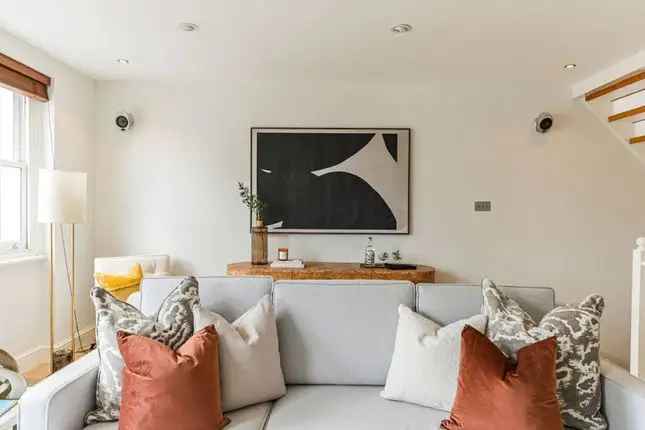 Maisonette for sale in Cornwall Gardens, South Kensington, London SW7