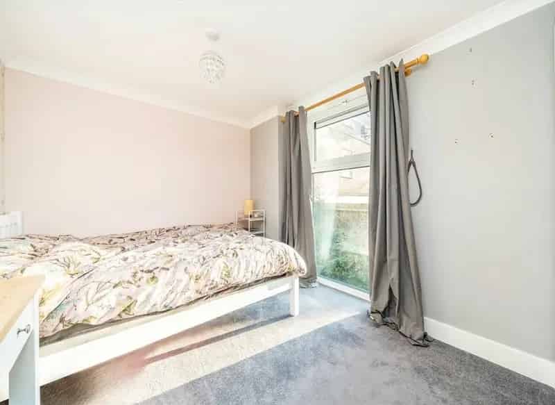 One Bedroom Apartment Hampton Hill Bushy Park Views Allocated Parking