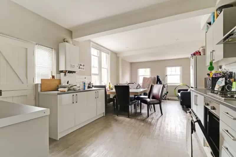 6 Bedroom Student Maisonette with En-Suite Bathrooms