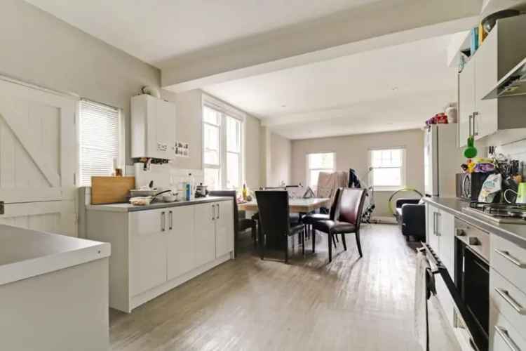 6 Bedroom Student Maisonette with En-Suite Bathrooms