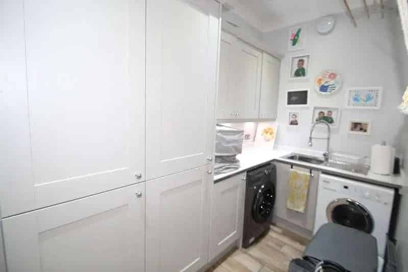 6 bed house for sale