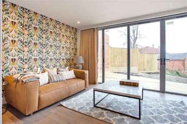 New 4-Bedroom Homes in Stroud Gloucestershire