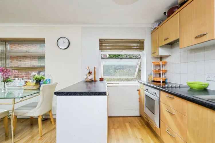 Four Double Bedroom Ground Floor Maisonette with Garage