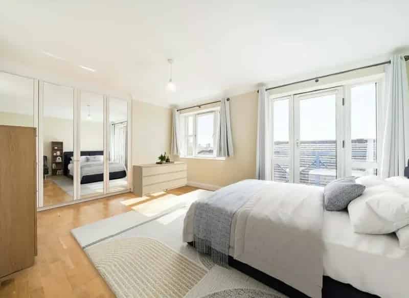 River Thames Flat Two Double Bedrooms 1000sqft Parking Balcony