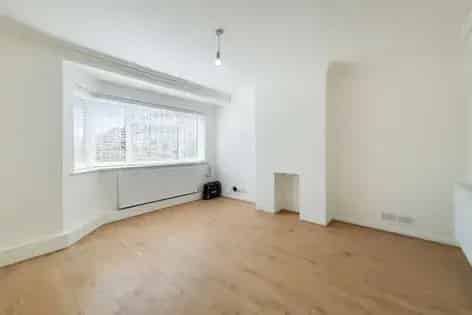 3 Bedroom House in Bromley BR2 - Newly Refurbished