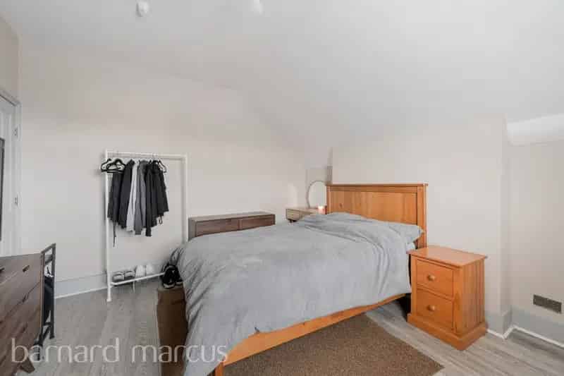 One Bedroom Flat Near Figges Marsh Green
