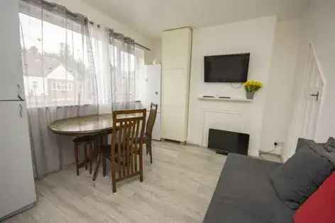 2-Bedroom Flat 62m² London Duplex Conversion Near Colindale Station
