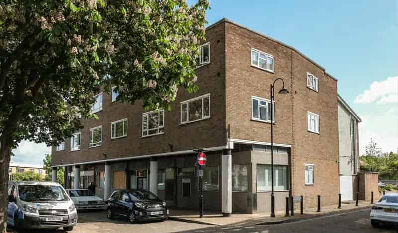 Shepperton High Street Retail Unit Spring 2025