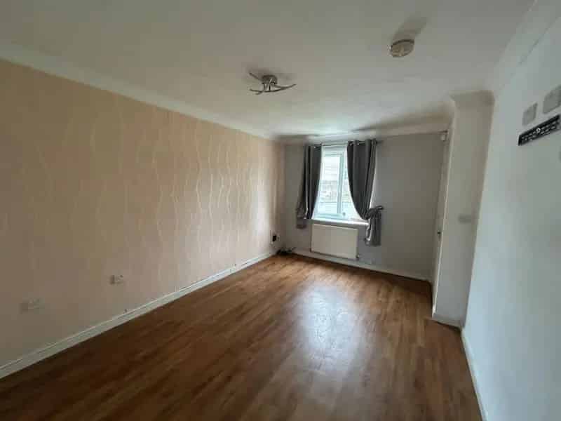 2 Bedroom Semi-Detached House for Rent