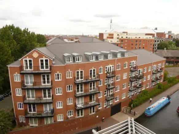 2 Bedroom Apartment to Rent Birmingham Convention Quarter Canal Views