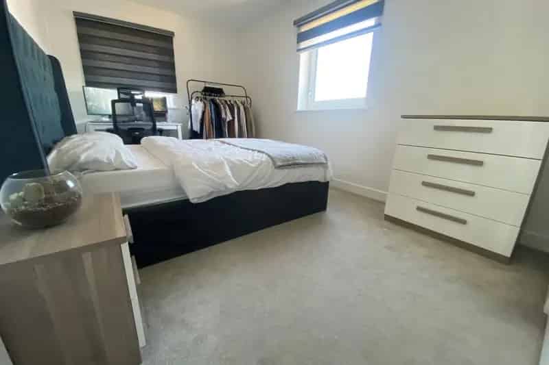 2 Double Bedroom Furnished Apartment Near Town Centre