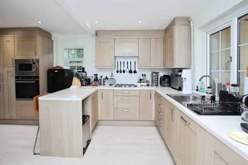 3 Bedroom Semi Detached House For Sale Near Schools And Transport