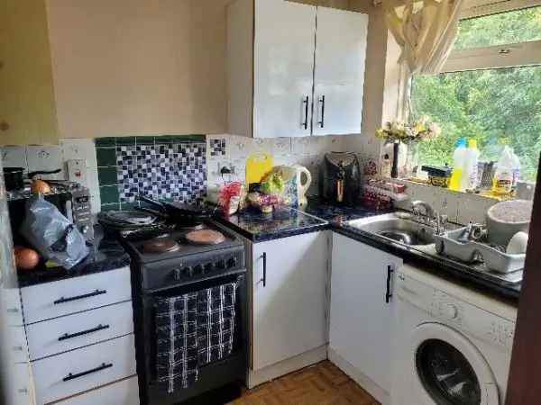 Bungalow For Rent in Easterton, England