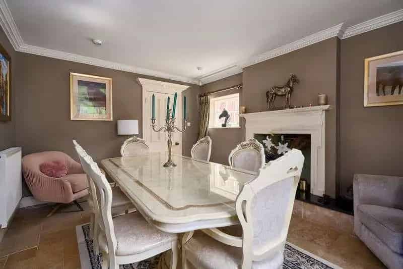 5 Bed House For Sale: Historic Home with Modern Amenities
