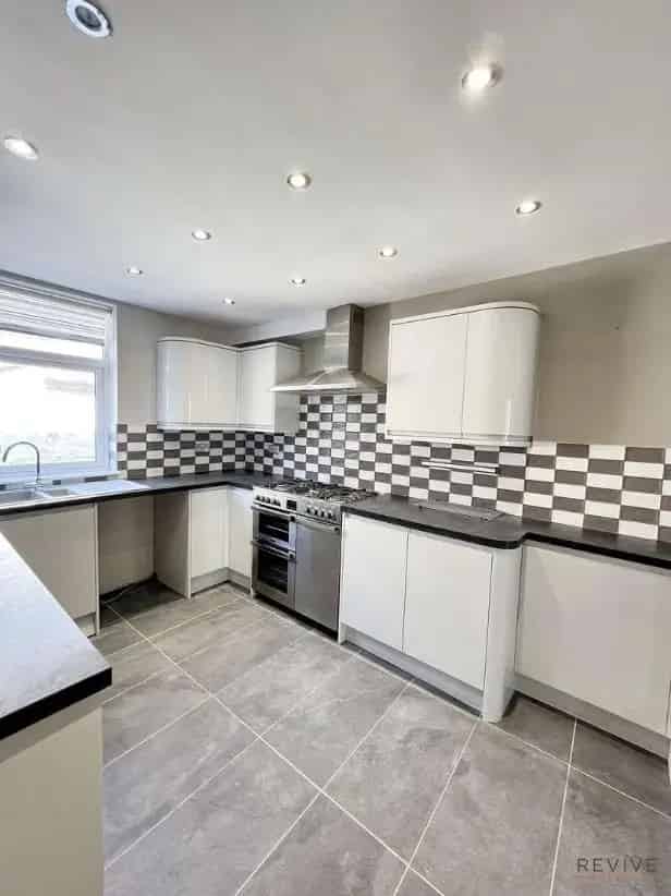2 Bed Terraced House for Sale Refurbished Kitchen and Bathroom