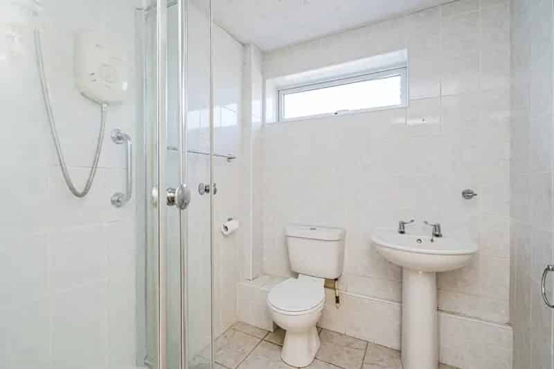 Family Home Cul De Sac Location No Upward Chain Garage Parking