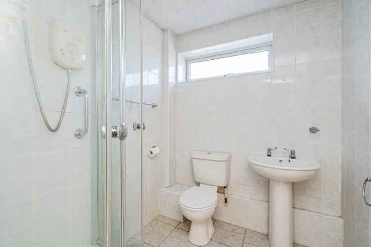 Family Home Cul De Sac Location No Upward Chain Garage Parking