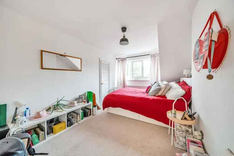 Flat For Sale in London, England