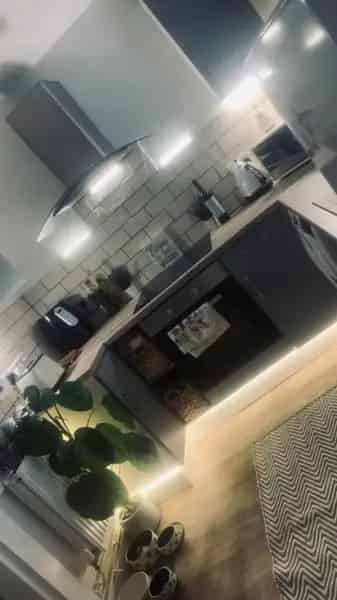 2 Bedroom House Gated Drive Parking South Garden Near Schools