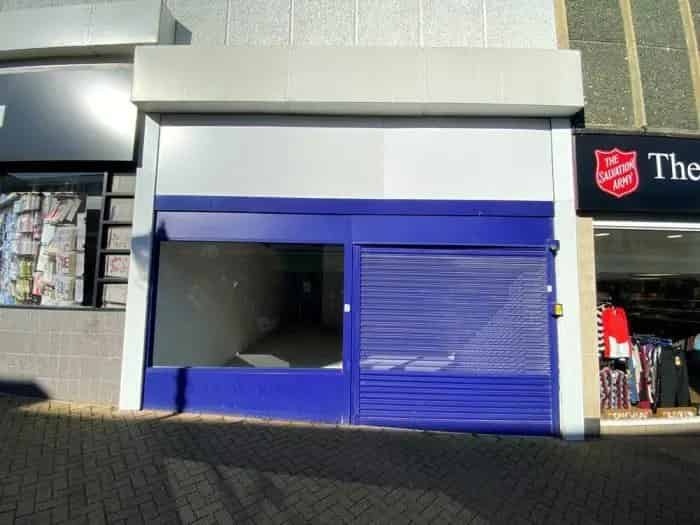 Retail Unit: High Footfall Shopping Centre