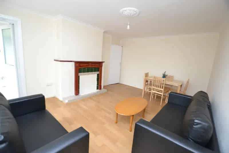 5 Bedroom Flat House to Rent in Stratford London