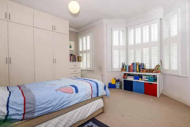Three Bedroom Freehold House with Large Eat in Kitchen and En Suite